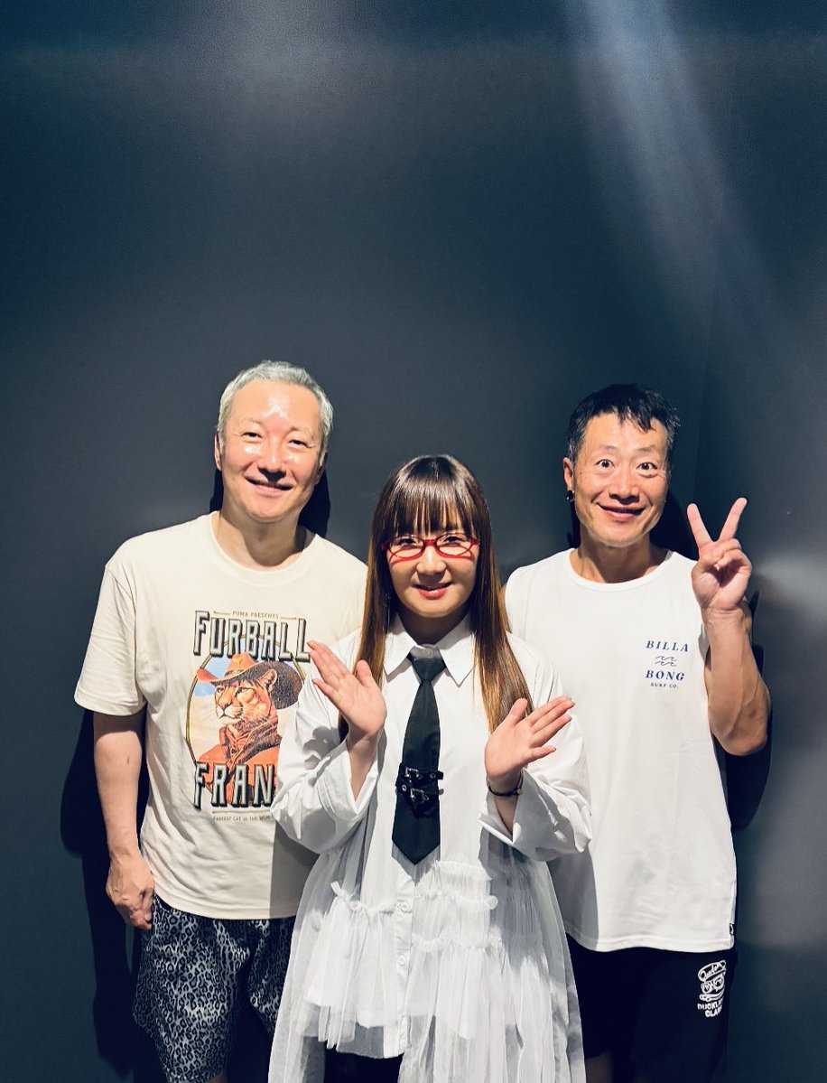 okuhanako's tweet photo. #テイルズフェス2026 終演後に声優の斎賀みつきさん、小野坂昌也さん、竹本英史さんと一緒に写真を撮っていただきました！みなさん優しくしてくださって有り難かったです。またいつかお会いできますように！
ファンの方から素敵なイラストもいただきました！ありがとうございました！

※なぜか写真アップできず一度削除してやり直しました。ごめんなさい💦
#奥華子　#テイフェス2026
#テイフェス2026_day1