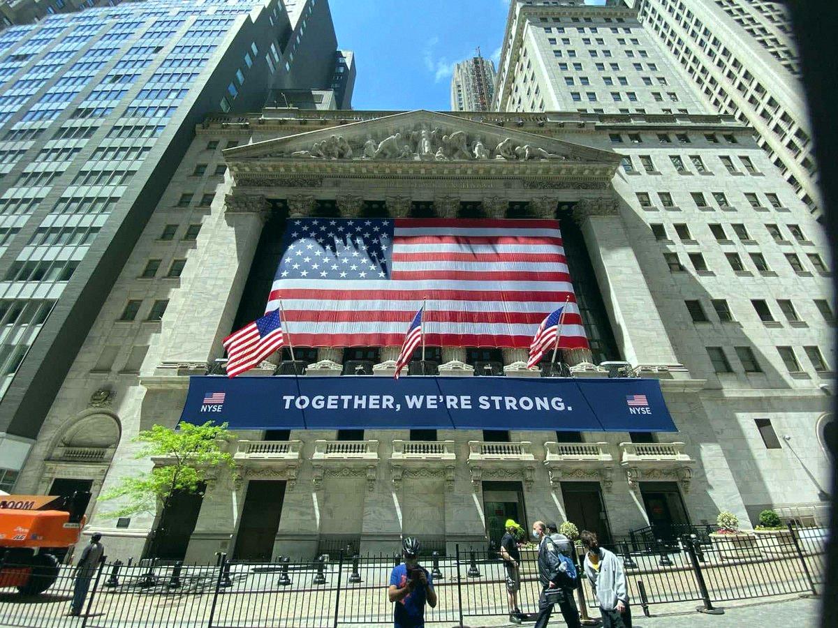 hayatono151's tweet photo. アメリカのトップ企業50社をランキングにしてみた🇺🇸

Nvidia $NVDA $4.718T
Apple $AAPL $4.532T
Google $GOOG $4.346T
Microsoft $MSFT $2.900T
Amazon $AMZN $2.610T
SpaceX $SPCX $2.134T
Broadcom $AVGO $1.714T
Meta Platforms $META $1.479T
Tesla $TSLA $1.477T
Micron Technolog https://t.co/Sy2KaWMBrn