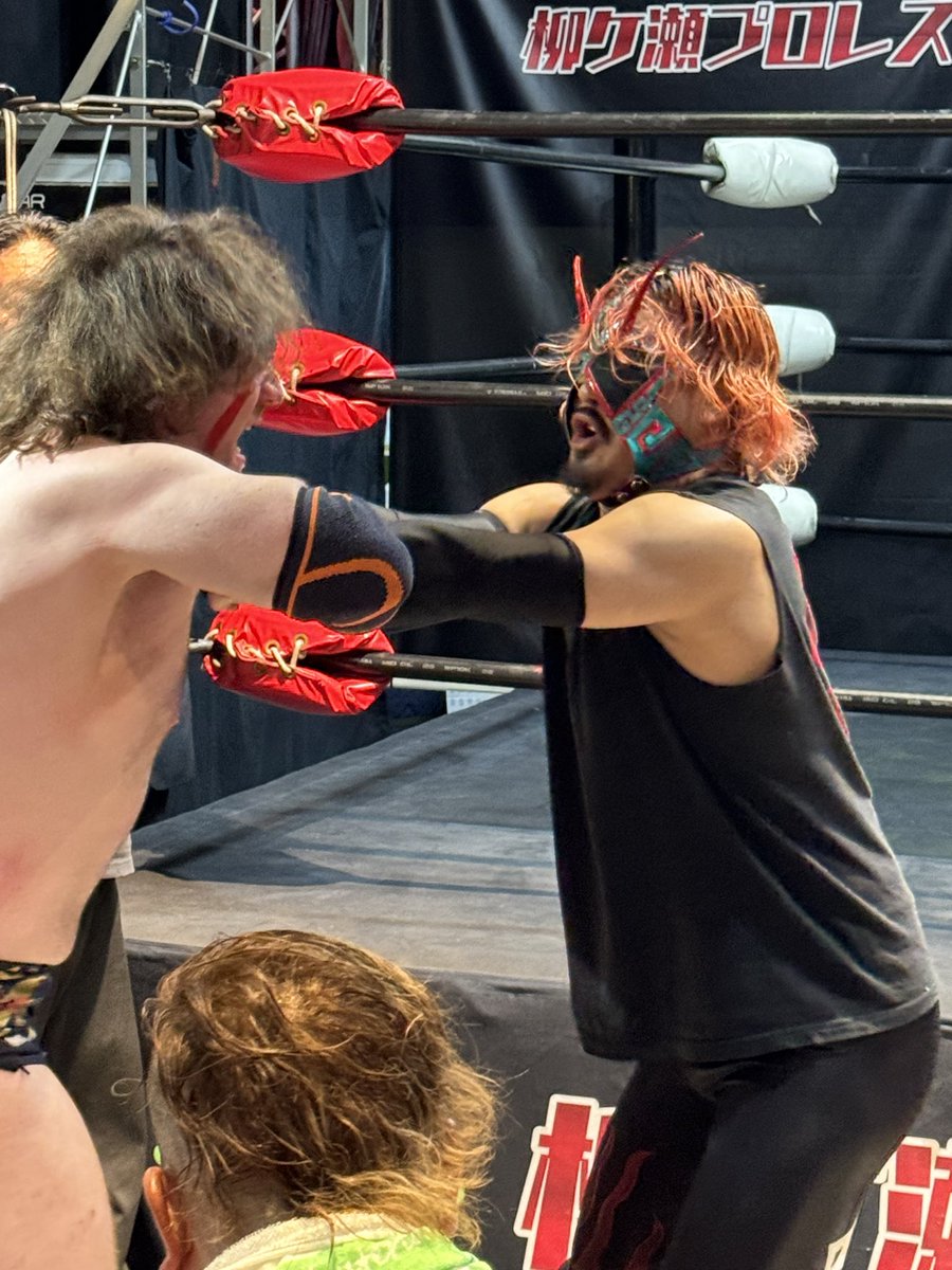 meccha_maky's tweet photo. 柳ケ瀬プロレスに、足元の悪い中、ご来場いただき😊ありがとうございました。柳ケ瀬KINGに立ち向かった、藤村匠！熱い思いは充分に伝わったよ👍
コスケンプロレス対決は、ラウザvsマリ卍。マリ頑張ったけど、ラウザ勝利🏅
メインは、ジャックケネディvs橋之助、、、ゴキブリになった橋之助は悪い💦💦金◯攻撃で、勝利。害虫駆除を誰か頼んだぞ！
#柳ケ瀬プロレス
#ご来場ありがとうございました
#橋之助悪い
#害虫駆除