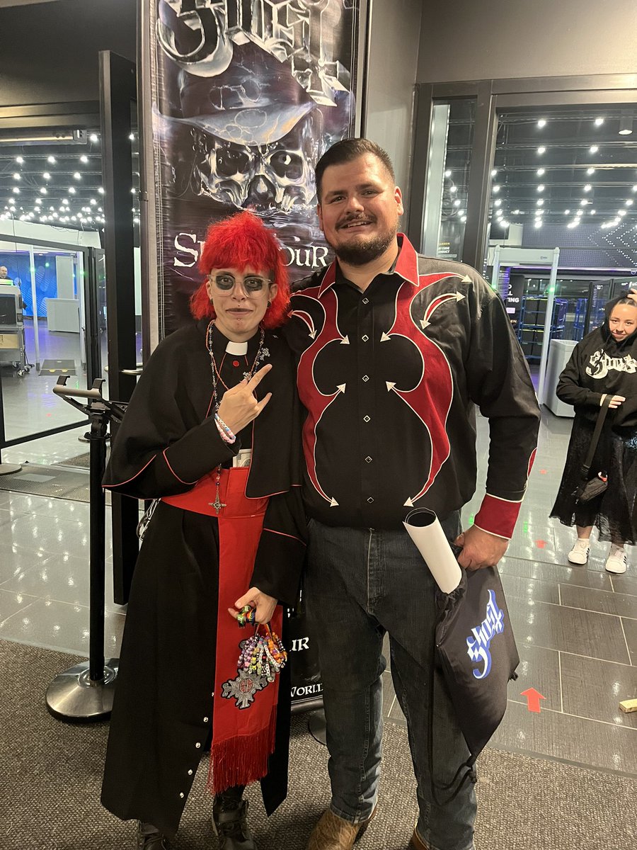 furryroyalty's tweet photo. A very happy birthday to @Salem_Black92 🎉💖 from concert going, braving (and acting in) haunts and just being goofy together I couldn’t ask for more in someone to traverse life with. Everyone go wish him a happy birthday right now, do it (pls). https://t.co/caMdZk6XSl