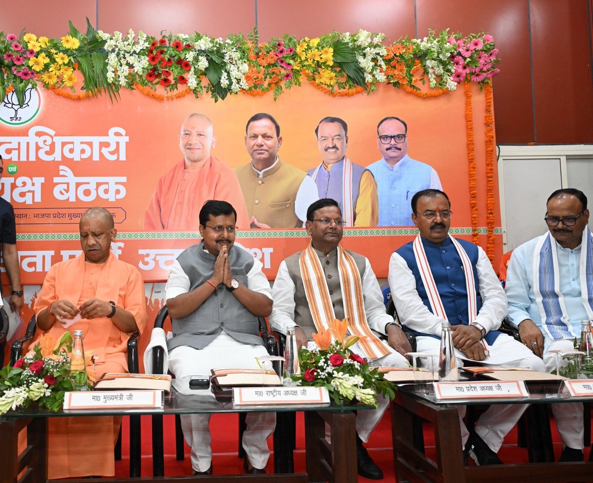 BJP4India's tweet photo. भाजपा राष्ट्रीय अध्यक्ष श्री @NitinNabin ने आज उत्तर प्रदेश प्रवास के दौरान लखनऊ में नवनियुक्त प्रदेश पदाधिकारियों एवं जिला अध्यक्षों के साथ आयोजित बैठक में मुख्यमंत्री श्री @myogiadityanath और प्रदेश अध्यक्ष श्री पंकज चौधरी के साथ सहभागिता की। https://t.co/qHFjS5T7IJ