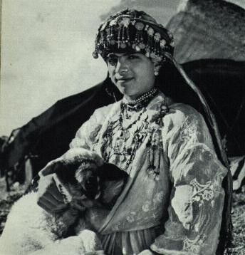 MounaNaceri's tweet photo. Moroccan Amazigh Girl, The Middle Atlas, #Morocco https://t.co/pQRW0Qhwyt