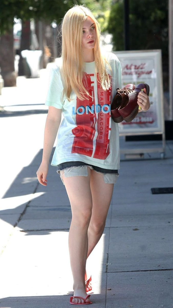 StarletVault's tweet photo. Elle Fanning in real life 😋 https://t.co/jdmPZ8dUbw