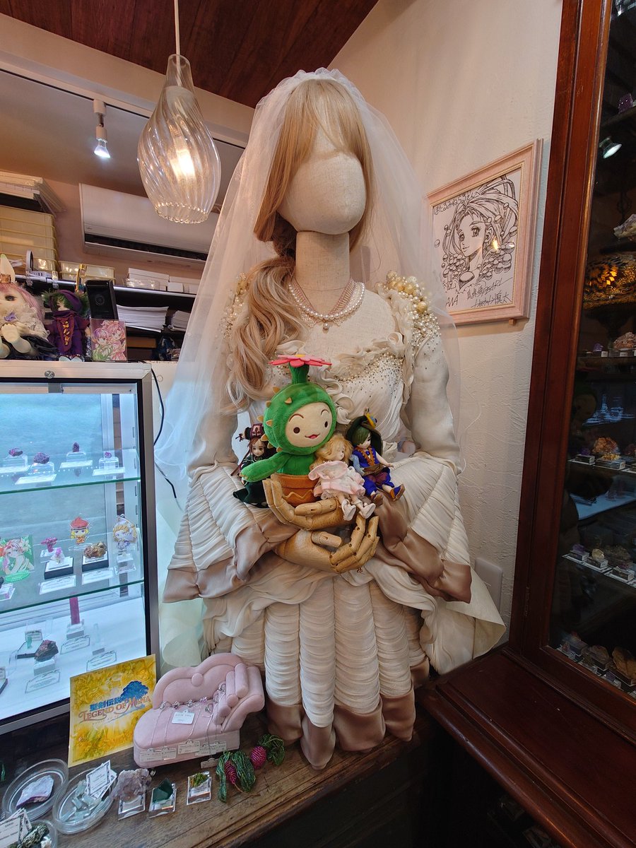 quo_skw's tweet photo. 店主さんによると聖剣LoMコラボは今年で最後だそうです。
7月15日(水)までで、あと10日間💦

行こうか迷ってる方、ぜひ30分…いや10分だけでも是非！！
素敵空間が…煌めきの都市がここに💎
個人的おすすめはせせらぎ公園ルート。ダンジョンやマナの聖域を歩いてる感じがして大好きです🌳
#聖剣伝説 https://t.co/0cNZAJTByC