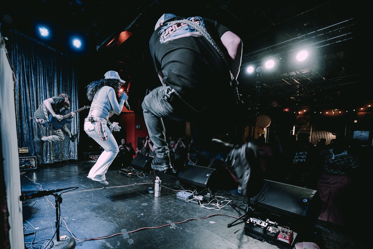 cmkband's tweet photo. JUMP https://t.co/6kIhDHhOjJ