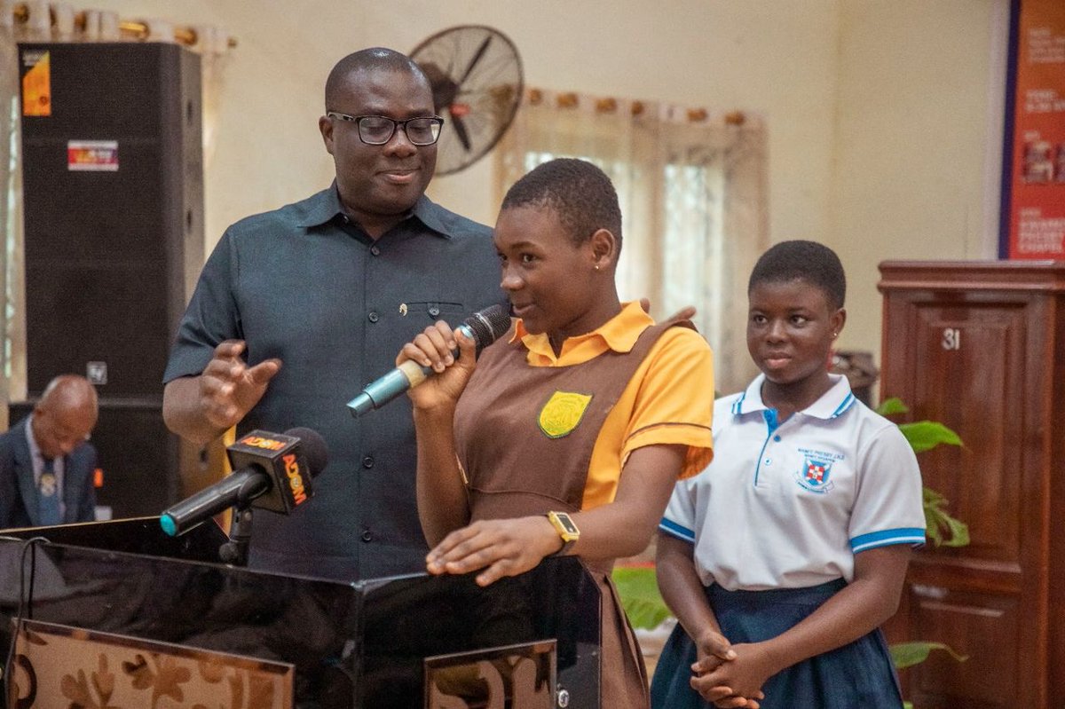 sammiawuku's tweet photo. One way or another, we all share a responsibility to inspire the next leaders.

The #YouCanIfICan mentorship initiative connected pupils with health professionals whose journeys show that hard work can turn dreams into reality.

Kudos to the Menfyd Foundation for this initiative. https://t.co/RcQIAZNdpN