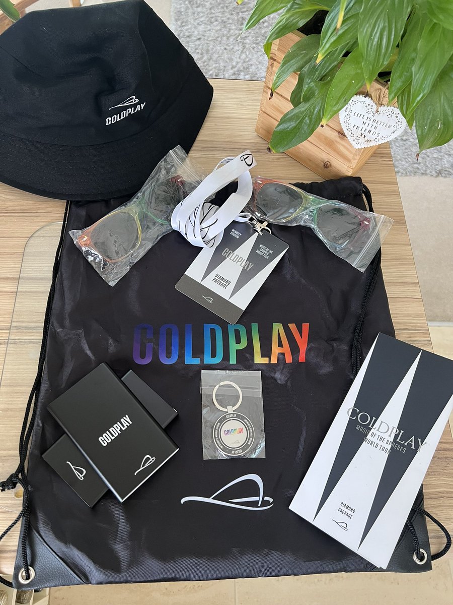 Janniebee73's tweet photo. If you fancy the chance to win one of the 9 items from Coldplay’s Wembley residency, reply ⬇️ and I’ll pop you in the draw.  Ends 11th July 2026 🫶

2 x Portable Power Banks  
2 x Sunglasses
1 x Drawstring Bag
1 x Bucket Hat
1 x Keyring
1 x Souvenir Lanyard
1 x Souvenir Menu https://t.co/PCsGG9Abxu