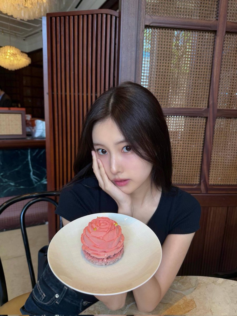 xuan1043817's tweet photo. 여운이 긴 행복이 당신에게 찾아가길✨
언젠가 꼭 뵙겠습니다💖
언니 생일 축하해🎂
#OurSummerFairyHyewonDay
#칠월의_빛_강혜원
#HYEWON #강혜원 #KANGHYEWON
#HAPPYHYEWONDAY https://t.co/6slJukBUfw