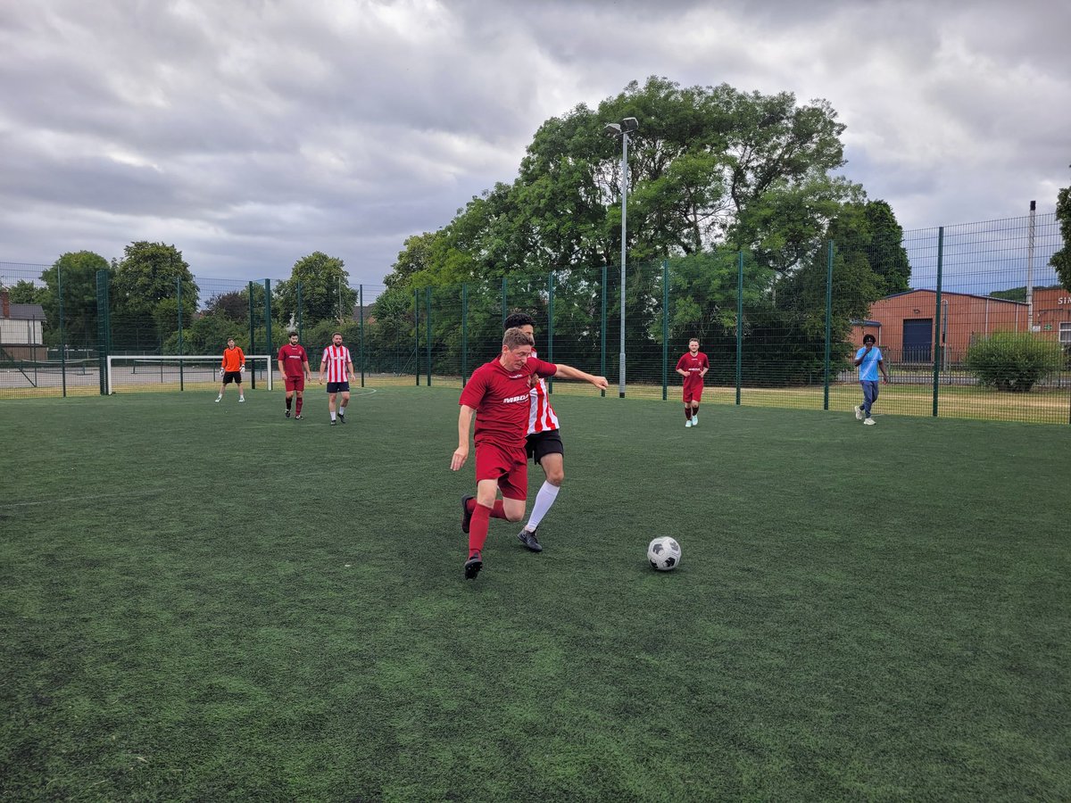 HMSSherwood's tweet photo. So it was:

@HMSFlyingFox (4) v. RNR London (@HMSPresidentRNR / @HMSKingAlfred) (3)

Which means today's football will end with a Flying Fox v. @HMS_Hibernia final.

It's been a great day of sport, with the teams on a very even footing and the end result always far from certain. https://t.co/KbUNWFnZFe