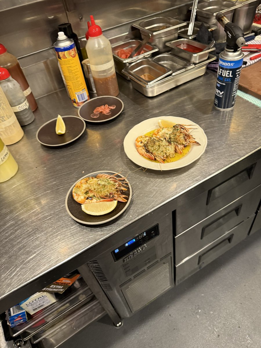 _idgafw's tweet photo. Busy night, fast service, no complaints. https://t.co/QERfmAu5PU