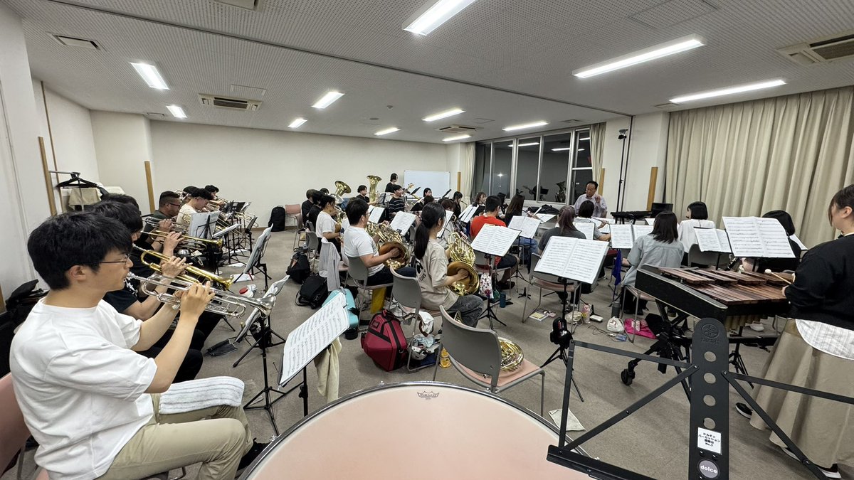 dolcewind_info's tweet photo. プロムナードコンサートが中止になった代わりに通常練習を行いました！

サマコンのメイン曲をみっちり合奏し、その後本日演奏予定だった曲を少し合奏しました🎶

来年は天気に振り回されずに出演出来ますように🎋 (少し早めの七夕)

 #浜松市  #吹奏楽  #団員募集中  #ドルチェウインドオーケストラ https://t.co/QPDIE5jzTe