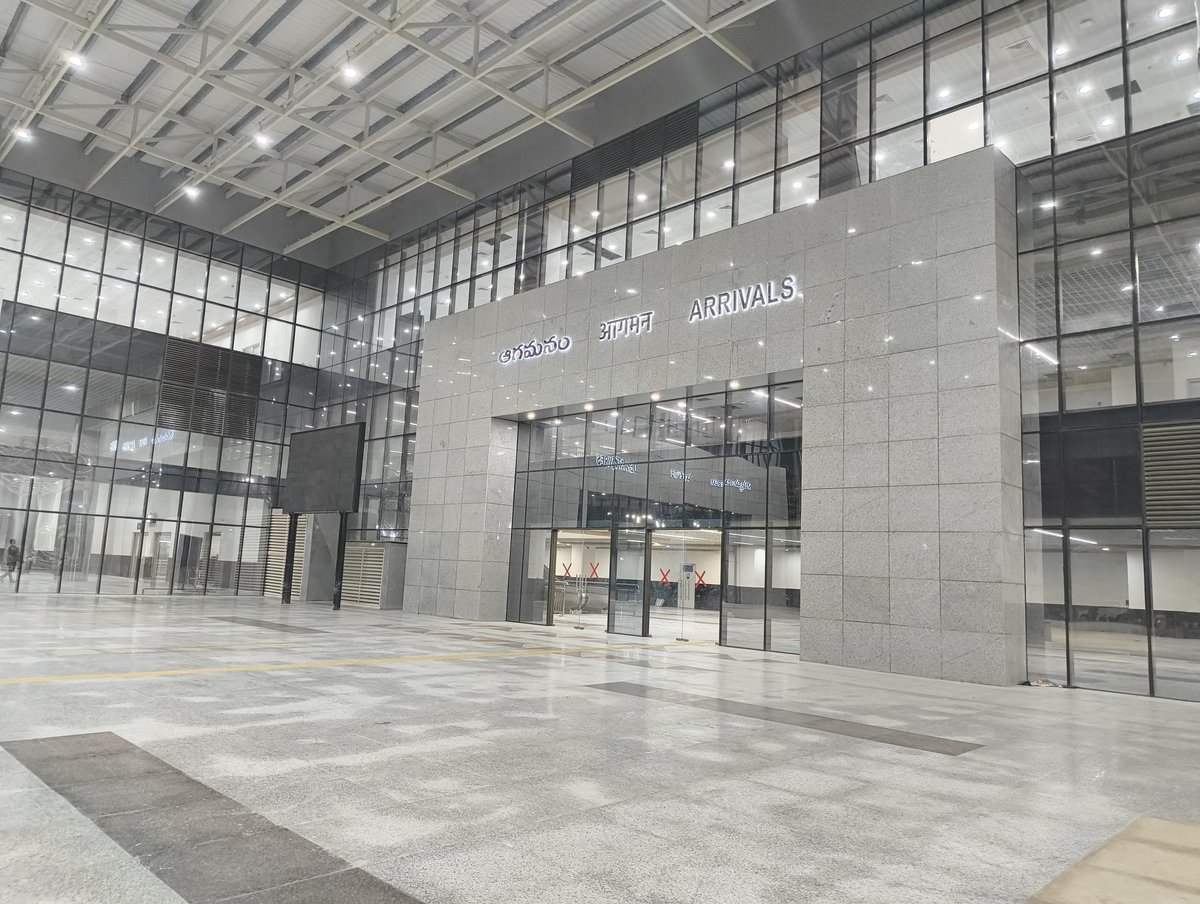GCMovementOrg's tweet photo. Dam,

Trust me this is not an airport this is a railway station. (Secunderabad railway station)

India investment in infrastructure over the past few years is visible now in the ground.

Congratulations to @RailMinIndia and hyderabad, keep growing 💗 best wishes 

Thank you @kishanreddybjp