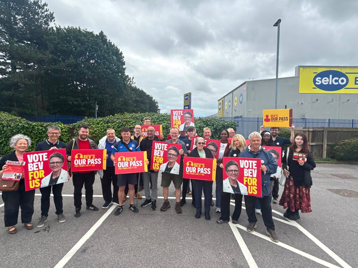 BrooklandsMcr's tweet photo. The Brooklands Labour Team have been out all day canvassing on behalf of the brilliant Bev Craig.

Bev would be a brilliant mayor.  Vote Bev Craig in the upcoming mayoral by election 🌹 https://t.co/hBglWGR0mg