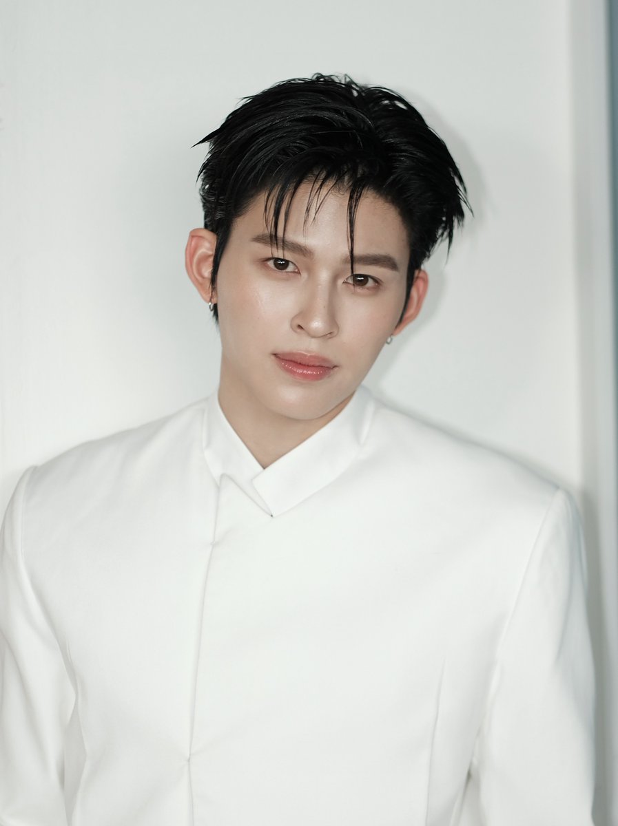 _ppspace's tweet photo. aummakeup
 @ppnaravit 🤴🏼🤵🏻

POND AT THE MALL LIFESTORE NGAMWONGWAN 
#TheMallNgamwongwanxPond https://t.co/nyhFaLMs0S