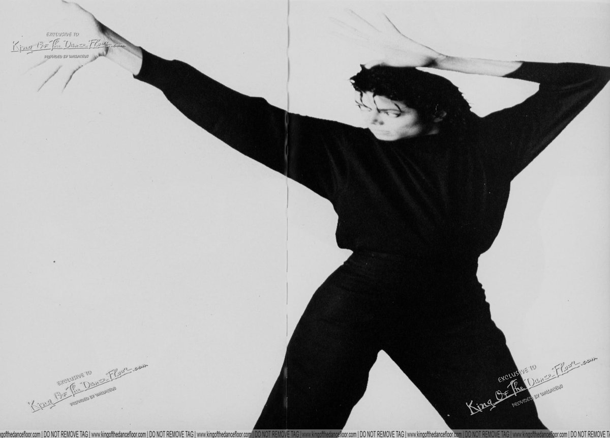 honestlygd's tweet photo. @JuliaBerkowitz1 pretty sure these are AI edits of this 1986 photoshoot by Matthew Rolston https://t.co/4GxqoVRnTH