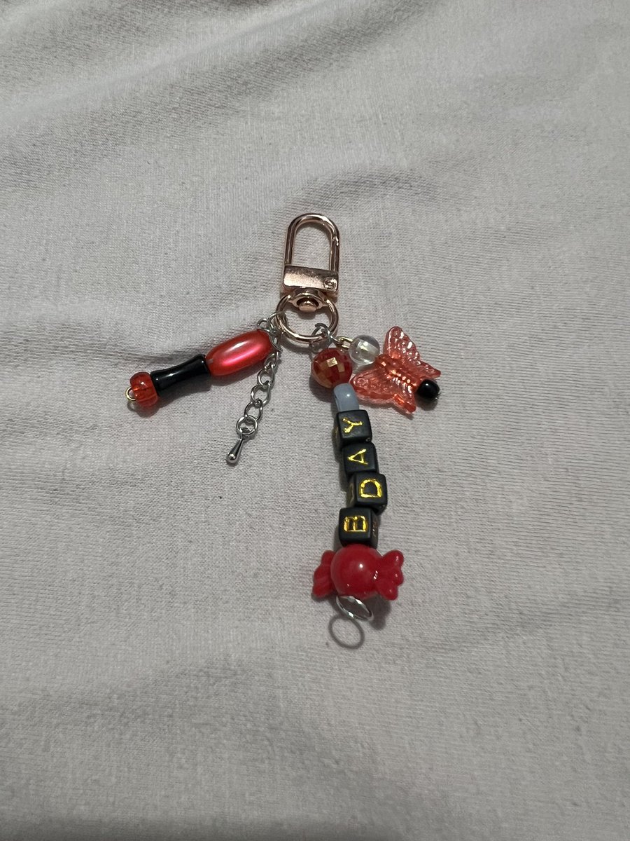 iKONsbtchytrash's tweet photo. Hello iKONICSS see you all tomorrow all mini keychain freebies are all done and pack!!😌 meron din additional designs and additonal freebies hope you all like it 😘
#iKON_FOUREVER_TOUR 
#iKONinManila https://t.co/P5V5JUaSmR