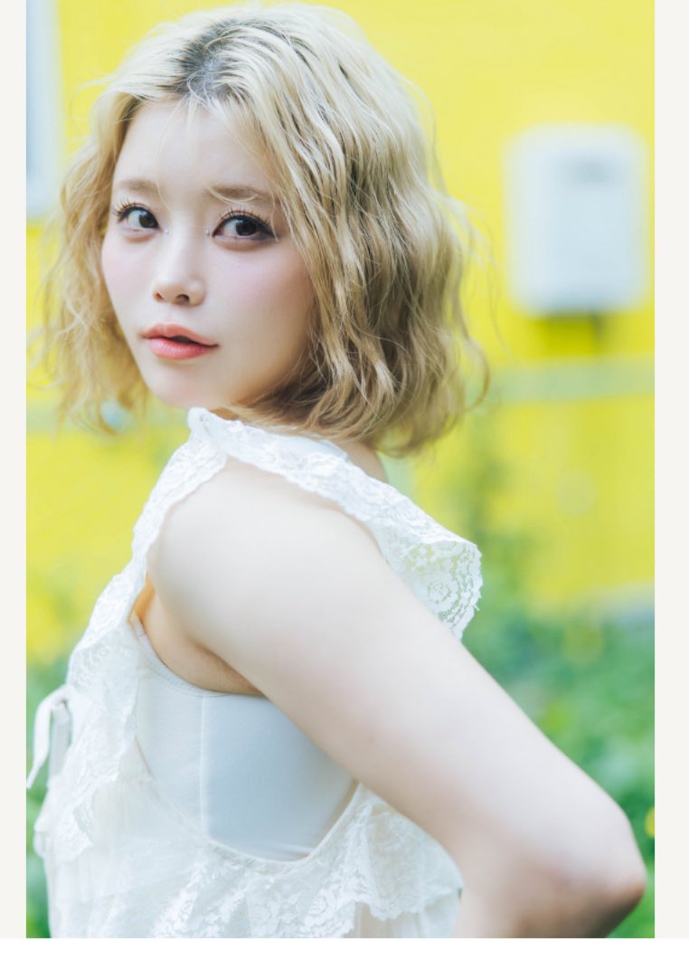 hinata_0421's tweet photo. 昨日発売の『@tokyo_resident』にて、
特集を組んでいただきました！！！！！！！

16歳で家を出て、
ひとりで生きてきたこと。

YouTubeを始めて、
たくさんの人と出会い、
失敗しながらも学んできたこと。

そして今、
なぜブランドや店舗を作り、
女の子たちの身体と心を整える仕事をしているのか。

今まであまり話してこなかったことも、
たくさんお話しさせていただきました。

遠回りもしたし、
たくさん失敗もしたけど、

諦めなければ、
失敗は失敗のまま終わらない！！！！！！

ぜひ読んでもらえたら嬉しいです🫶🏻

そして表紙は、
可愛すぎるあのちゃんです🫶🏻🫶🏻🫶🏻🫶🏻