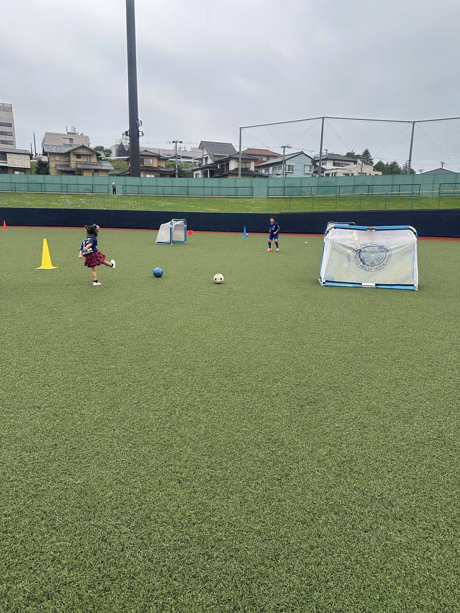 erk79ymt's tweet photo. #ぷら・スポフェスタ2026 
 #日立市池の川さくらスタジアム
 #水戸ホーリーホック サッカー教室があったので参加して来ました！本当にコーチたちが優しくて、いつ会ってもニコニコ明るくて素敵💙コーチ全員、子供たちの人気者！子供達はサッカー⚽️パパは野球⚾️に夢中でした☺️笑 https://t.co/LFsXK9Q3hm