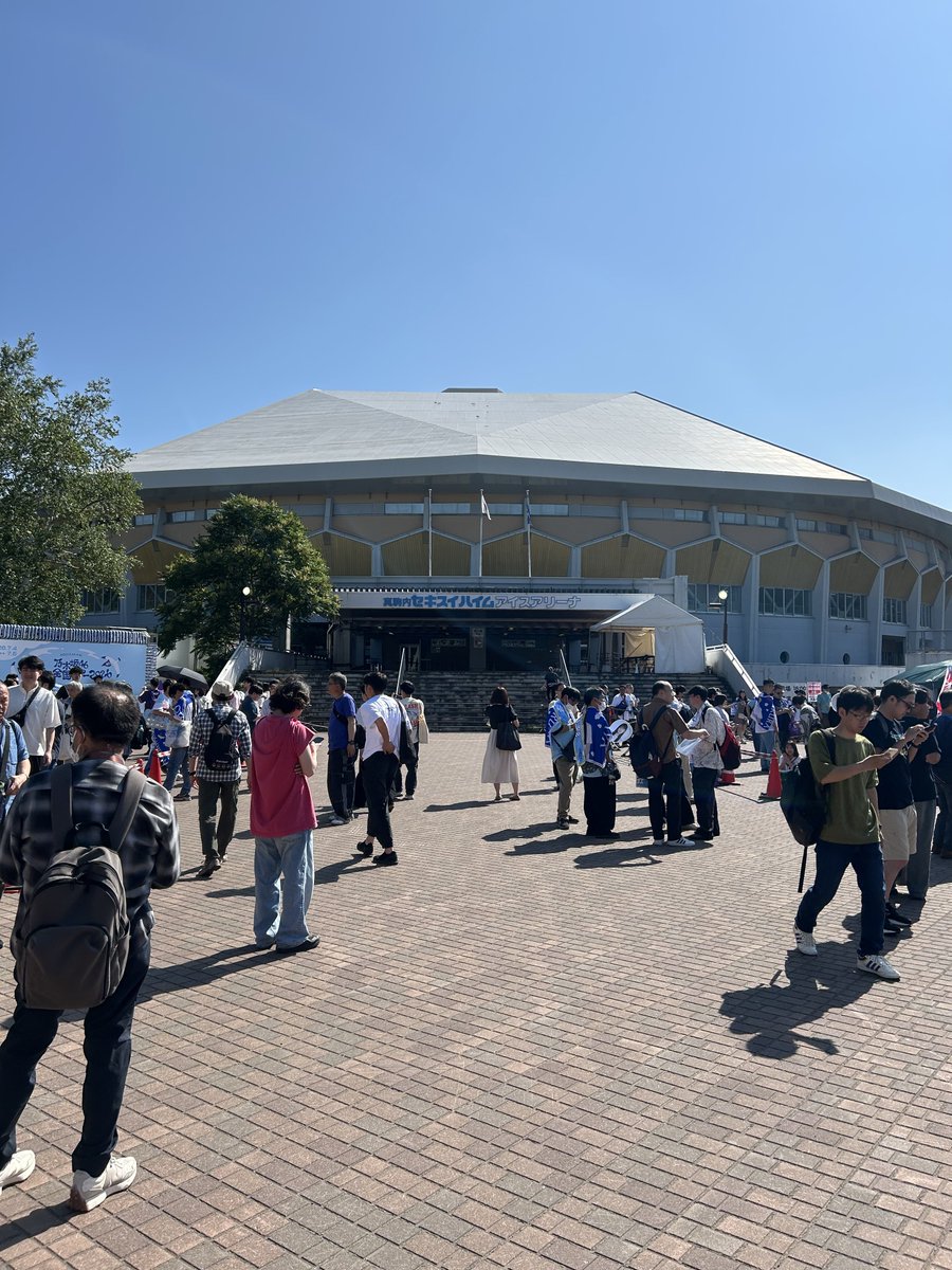 schizophrenio's tweet photo. 乃木坂ちゃん4列目から拝みました
プレミアムシートの後ろの神席だった👀
明日はスタンドです…
#乃木坂
#真夏の全国ツアー
#真駒内アイスアリーナ https://t.co/JQ96fANuLr