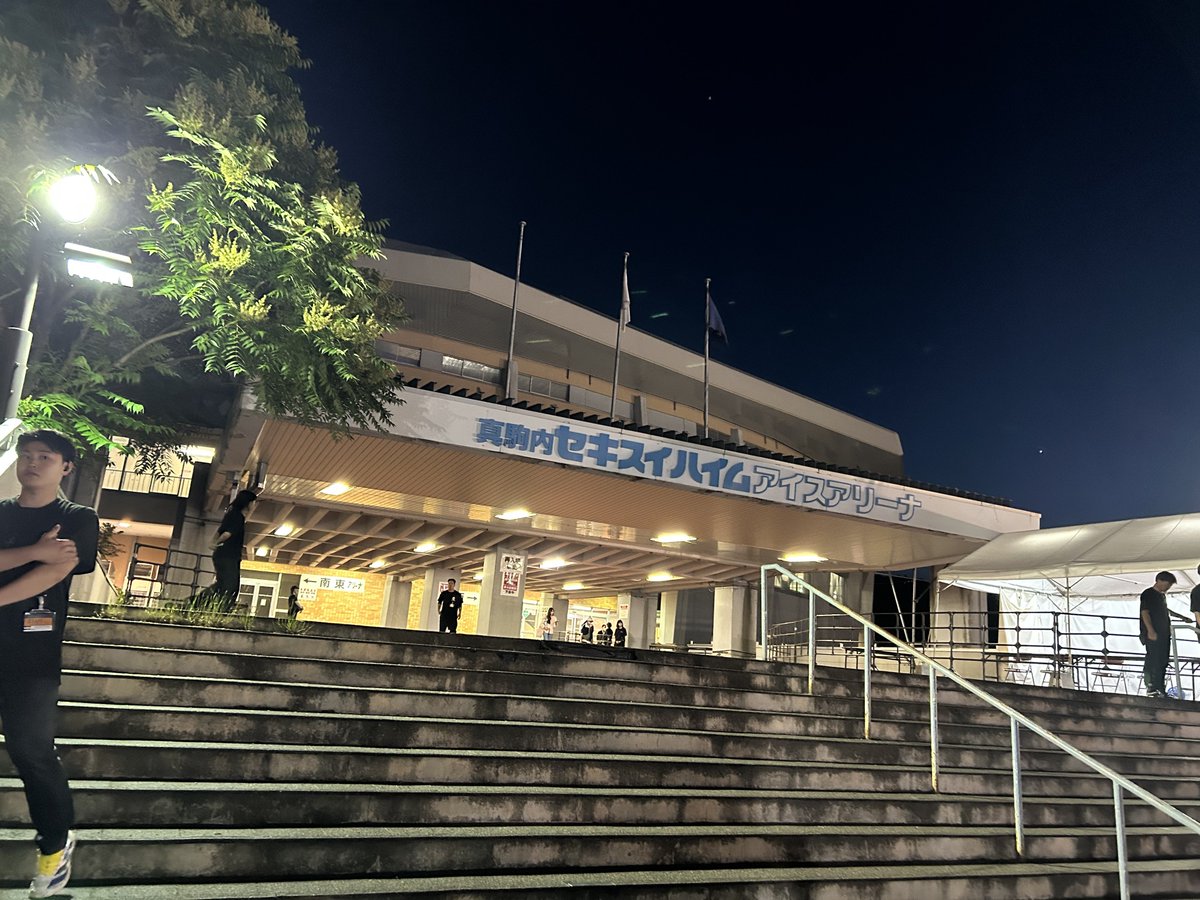 schizophrenio's tweet photo. 乃木坂ちゃん4列目から拝みました
プレミアムシートの後ろの神席だった👀
明日はスタンドです…
#乃木坂
#真夏の全国ツアー
#真駒内アイスアリーナ https://t.co/JQ96fANuLr