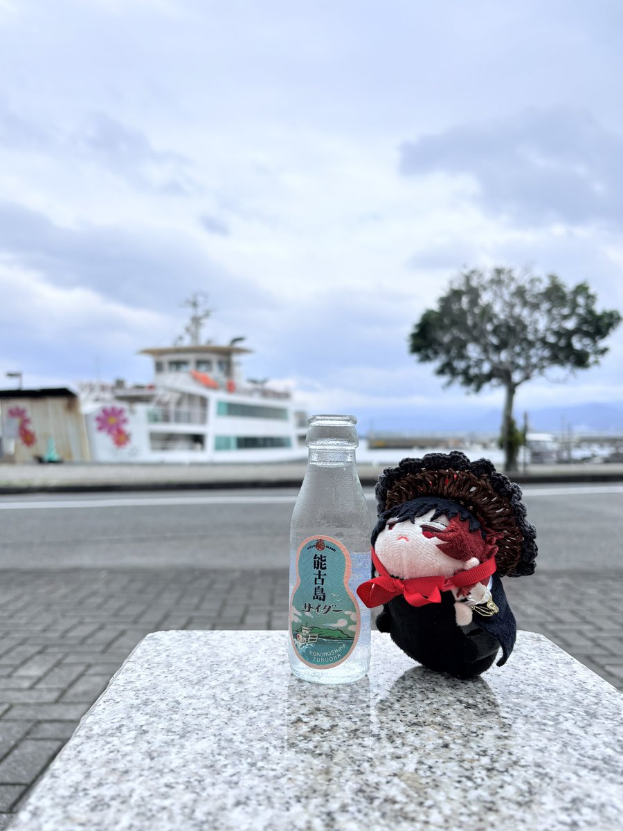 nuAko11's tweet photo. 海辺ではもちひぜ+貴重品を入れて一緒にビーチを満喫しました！！安心度◎！

もちひぜちゃんの帽子はこのえさん(@CoC_kj5)より試作品をお譲りいただいたもの👒うちの肥前くんには斜め被りが似合うみたい、かわいい。夏だね〜〜！ https://t.co/5G6rk5xjH0
