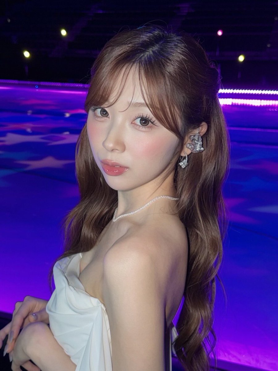 JROBOA's tweet photo. ミイヒ💕谷間えろすぎ💕 https://t.co/XspCNSGRhy