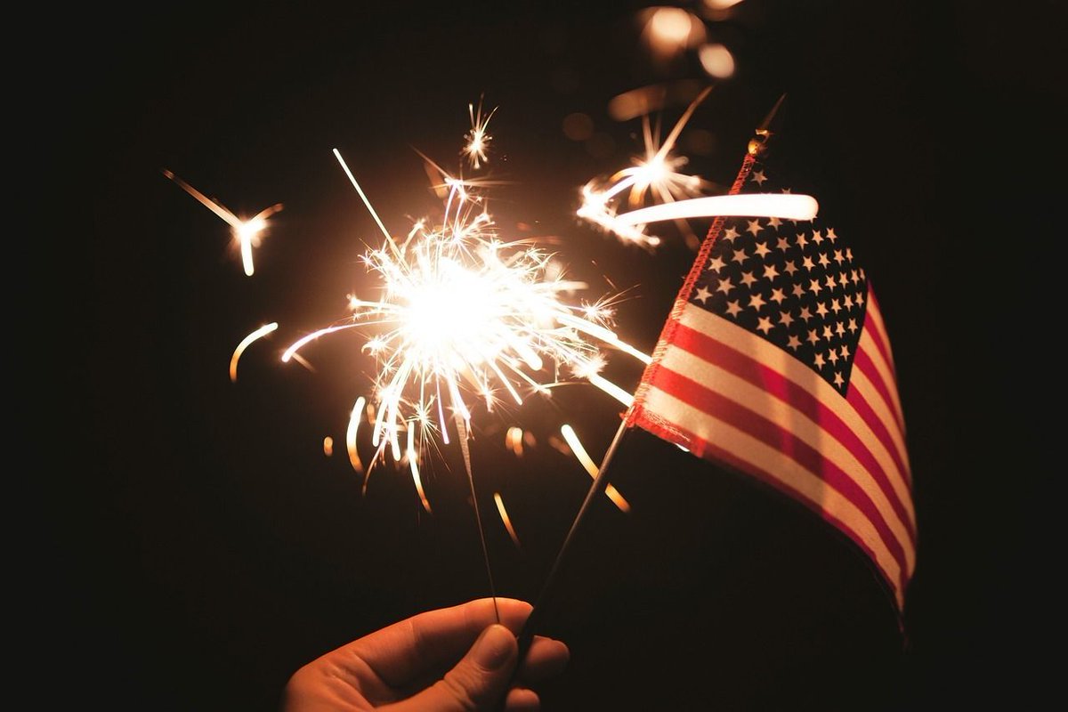 CalCommColleges's tweet photo. Wishing you a safe, happy, and memorable Fourth of July! As we celebrate our nation's history, we also recognize the power of education, opportunity, and community to help build a brighter future for all. Have a wonderful holiday filled with family, friends, and celebration! https://t.co/HfMpVnEerh