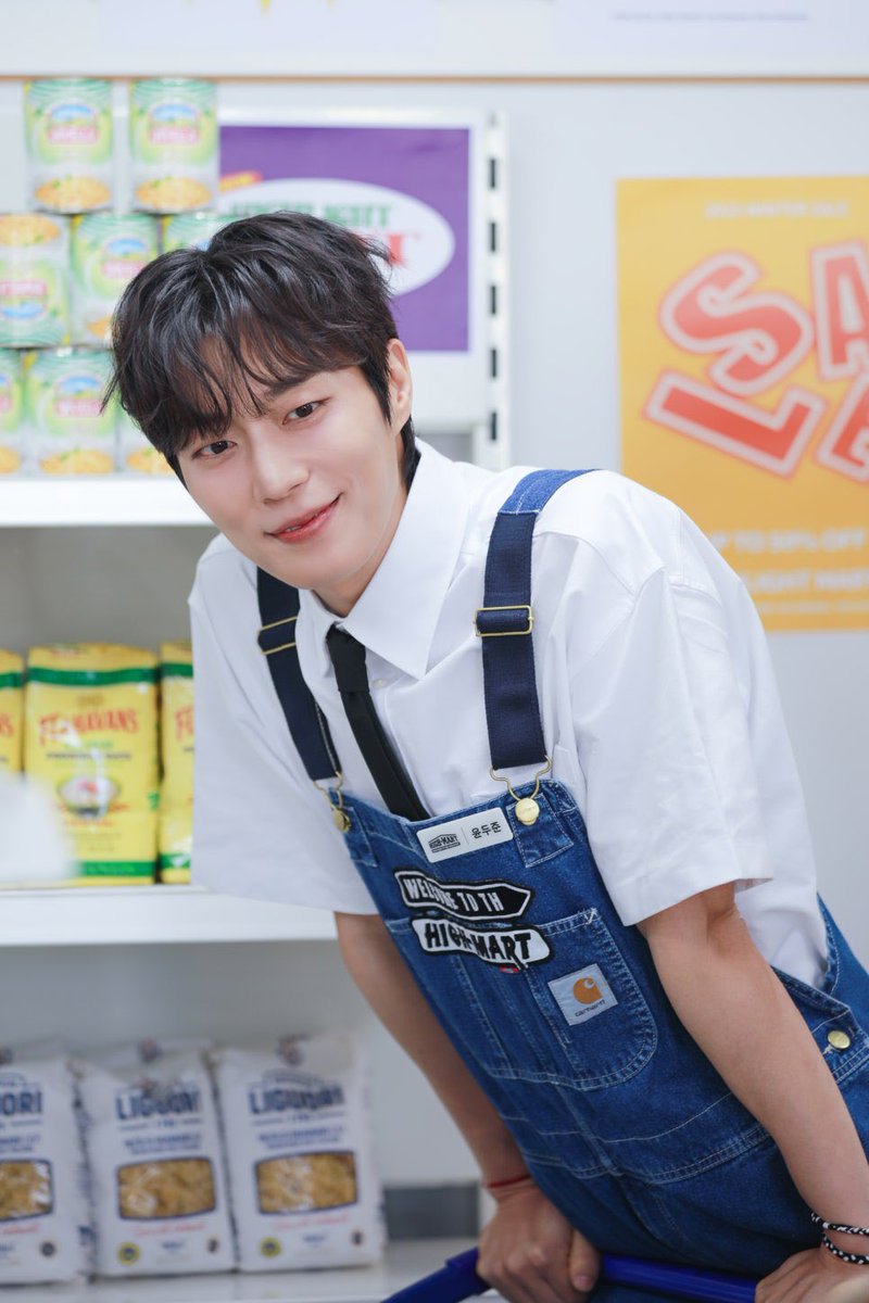 Y7D4J_'s tweet photo. 생일 하드로 n년전 푸는거 여전히 빡치는데
잘생겻다 오빠 진짜........... https://t.co/MVomkNpKEg
