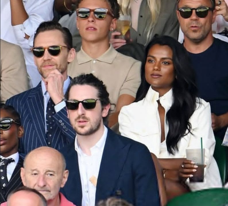 bestoftwh's tweet photo. 📷| Tom Hiddleston and Simone Ashley in the audience at Wimbledon. https://t.co/iGhvOpQwbi