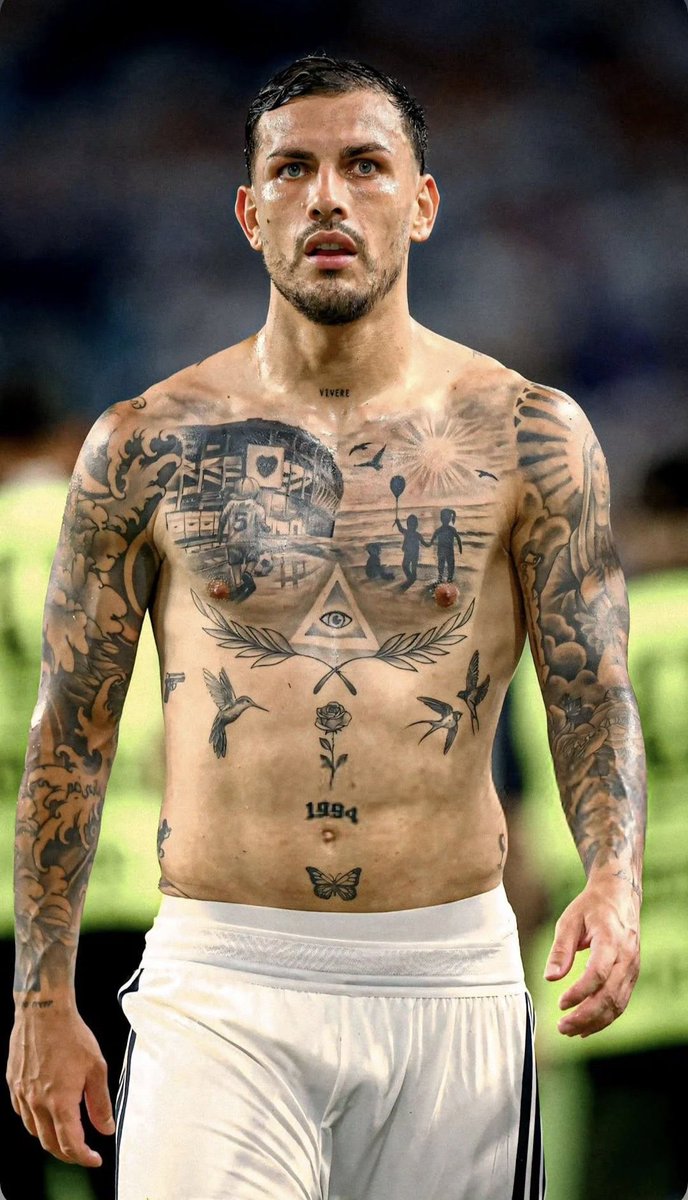 RinconBostero's tweet photo. 😍 El tatuaje de Leandro Paredes es fantástico. Qué hermosa es La Bombonera. https://t.co/bUpJbKtoFH