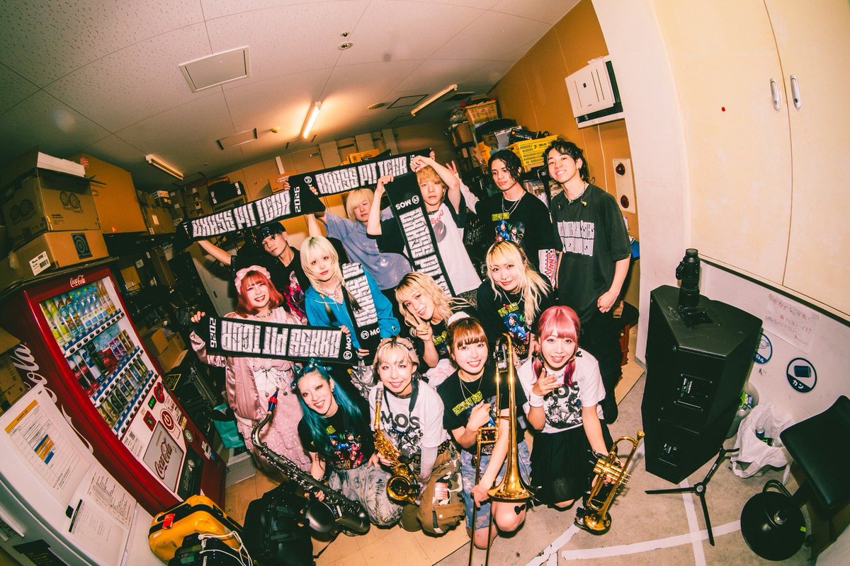 MOS_brass's tweet photo. /／
🙋‍♀️ BRASS PIT TOUR 大阪公演
ありがとうございモス❣️
\＼

ゲストはRomansquall ( @Romansquall )🎠スペシャルバンドM.O.B.も加わってアツい夜でした🔥🔥🔥

明日7/5(日)は名古屋👫当日券あり🎫
よろしくお願いしモス💁‍♀️

#BRASSPITTOUR https://t.co/M9uh6Am19v