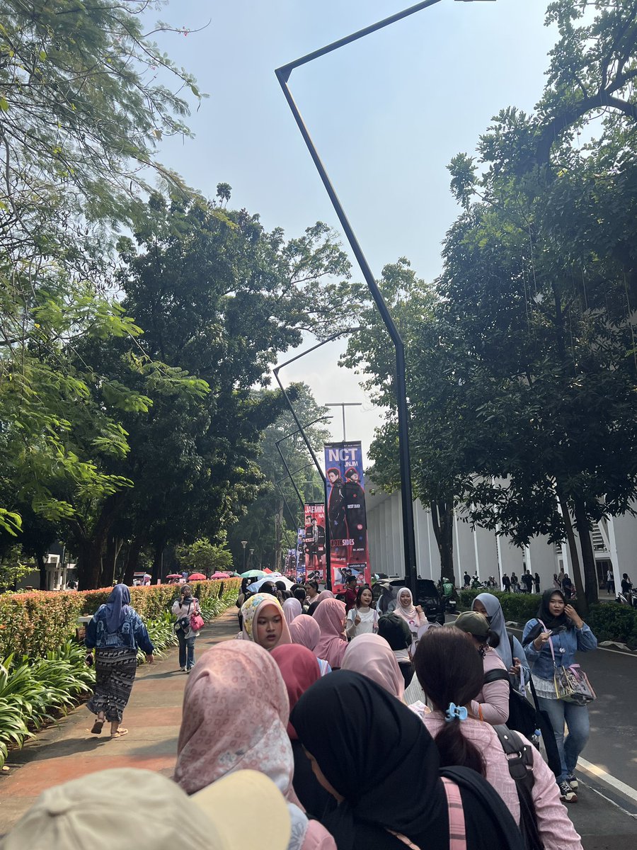 khfidinata's tweet photo. WTS NCT JNJM FANMEETING TOUR "DUALITY" in Jakarta DAY 1 

- 2 TIX CAT 3 ROW J SEAT 118-119

HIGH Price 3.450 juta pertix 

✅ wristband ready
✅️ GOSEND SEKARANG!!!!

grab it fast!! https://t.co/WoWK2S5u64