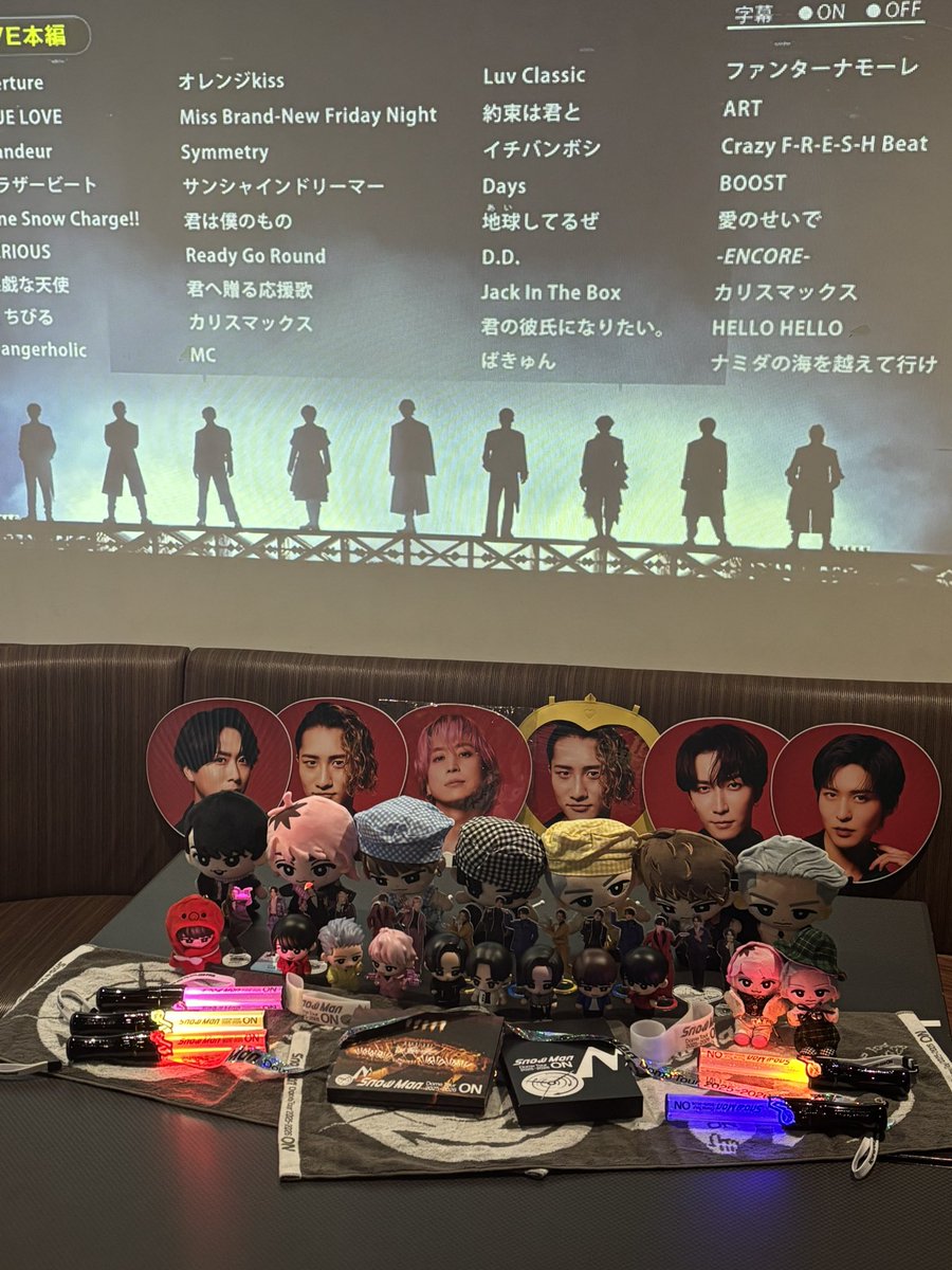 MiKaRa_C's tweet photo. ONの鑑賞会☺️めちゃくちゃ楽しかった🥰
推しが可愛すぎて幸せだった🖤💙
その後のタワレコさん😊 https://t.co/cP8X2MuJTb