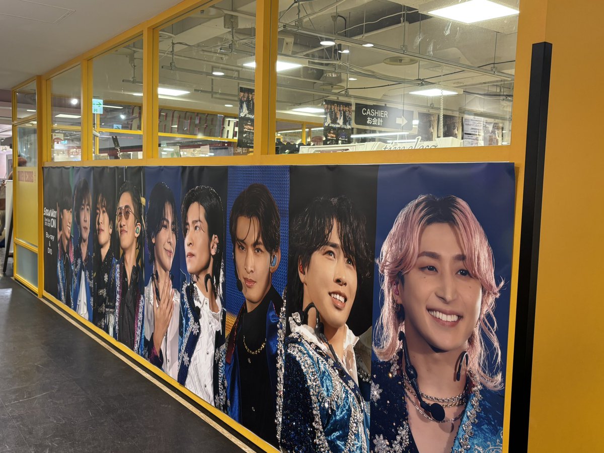 MiKaRa_C's tweet photo. ONの鑑賞会☺️めちゃくちゃ楽しかった🥰
推しが可愛すぎて幸せだった🖤💙
その後のタワレコさん😊 https://t.co/cP8X2MuJTb