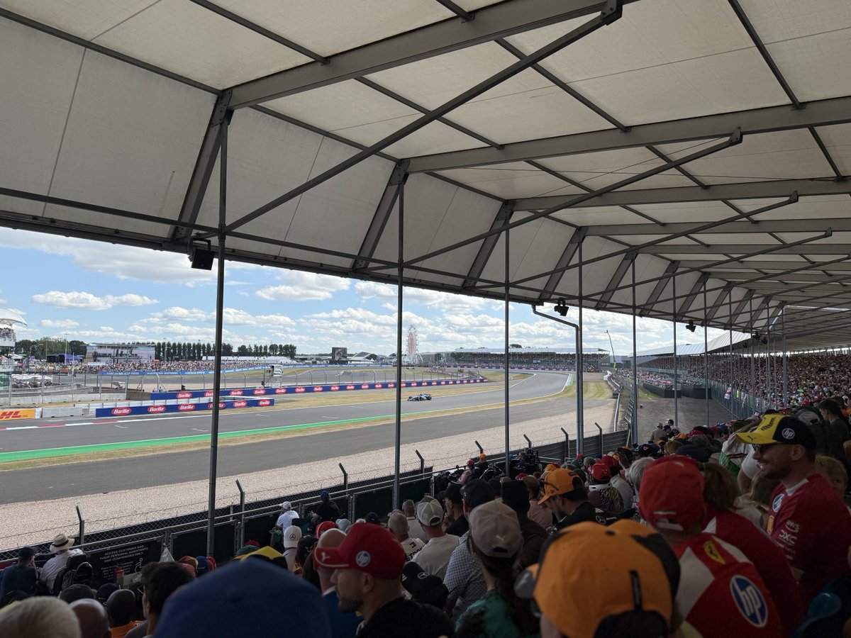 AndyatAuto's tweet photo. My favourite part of the track on a beautiful summer day! https://t.co/pP9Hk4mcML