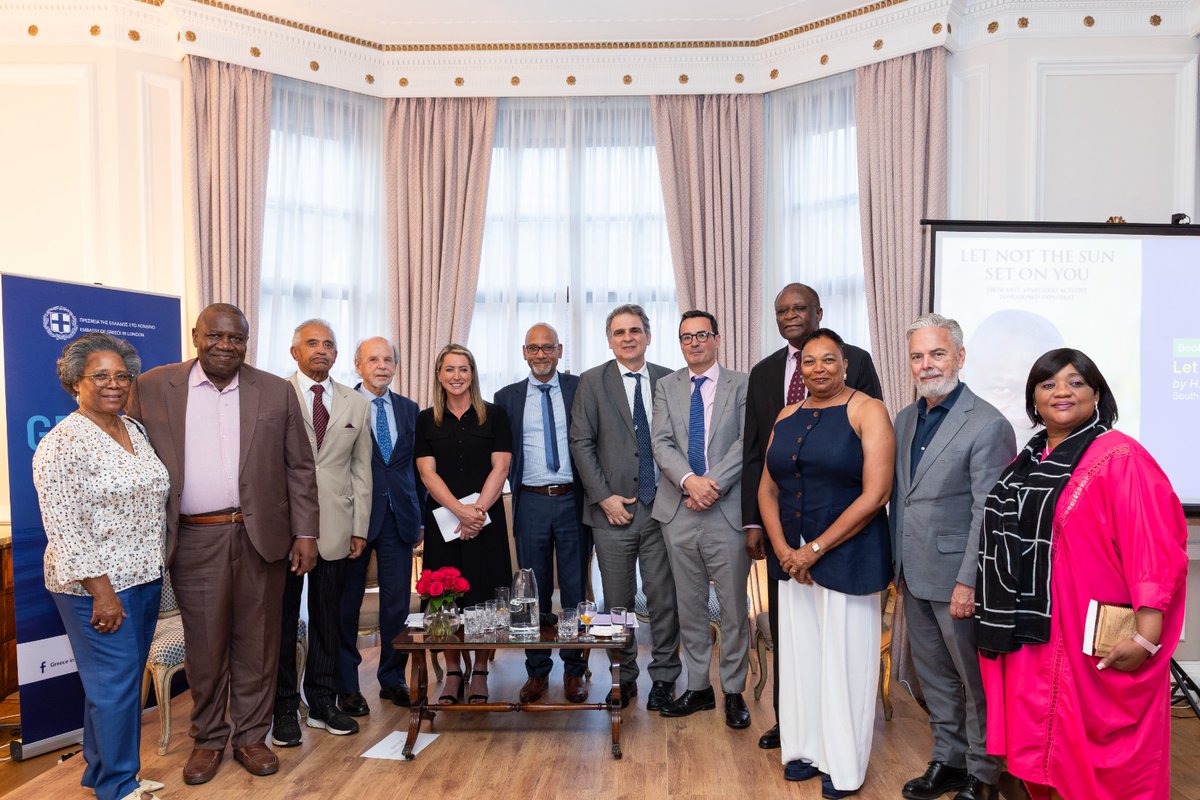 GreeceinUK's tweet photo. 📌An inspiring evening last Thursday at the 🇬🇷 Residence for the presentation of ‘Let Not The Sun Set On You’, the remarkable story of H.E. Mr Kingsley Mamabolo, H.C. of 🇿🇦 to the UK. 
Read more 👇
https://t.co/pwId4aSf0j

📷 John Kolikis https://t.co/wCHXB7QIwB