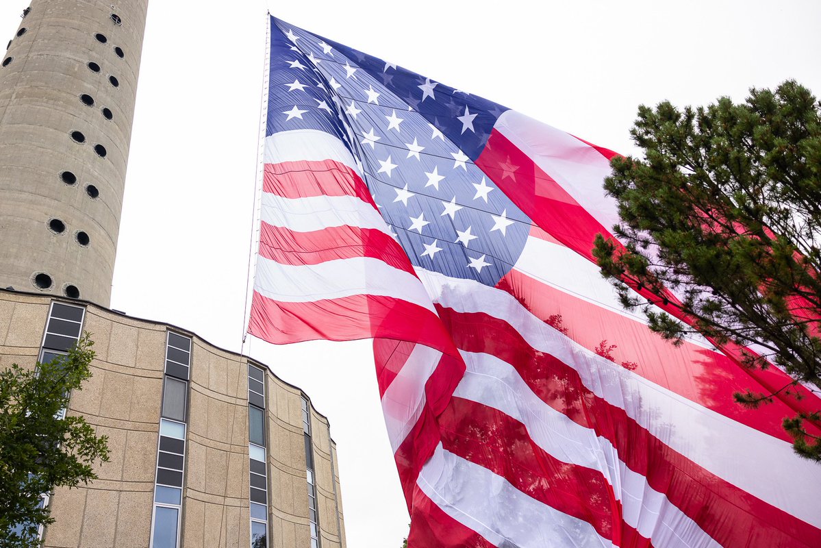 MatthewFoldi's tweet photo. Check out how Lithuania is celebrating the Fourth of July — by flying a record-setting 🇺🇸 flag, larger than an NBA court, above the Vilnius TV Tower

This flag now sets Lithuania's record for the largest foreign flag ever flown and is believed to be the largest U.S. flag flying anywhere in Europe today 👀