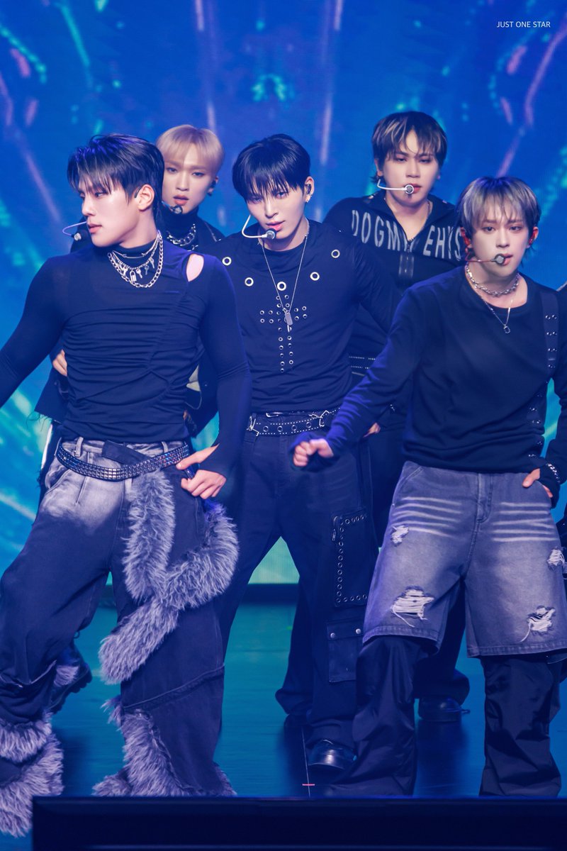 justone_star's tweet photo. 260329 DKB FAN-CON <𝐁𝐋𝐀𝐂𝐊 𝐎𝐔𝐓> 1부 

#다크비 #DKB 
#희찬 #HEECHAN 
#디원 #D1 
#지케이 #GK
#준서 #JUNSEO 
#유쿠 #YUKU
@DKB_BRAVE https://t.co/iN1Fx5qtHU