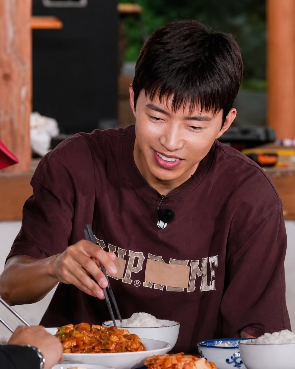 kjop707's tweet photo. 임영웅
행님들 다먹고 제육에 젖가락  가는 귀욤둥이 웅 
#임영웅 #limyoungwoong #임영웅_음원강자 #임영웅팬덤 #임영웅_kpop
출처:SBS/편집:영심 https://t.co/DCPCUXf5Vs