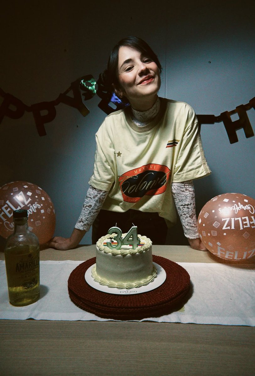LoremIpsum__'s tweet photo. Ayer fue mi cumpleaños y en un año que ha sido impresionantemente difícil, la vida me dio el mejor regalo, ver florecer mi cactus y recordarme que todo pasa, todo mejora y la vida florece otra vez. Soy la favorita de alguien en el cielo💙✨ https://t.co/OcsEkqixtj