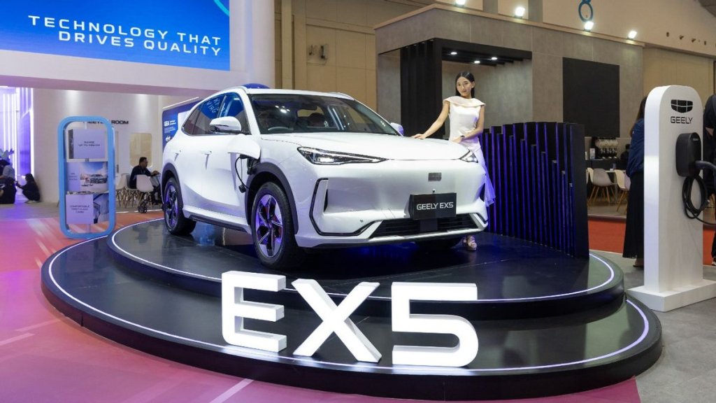caradviserspak's tweet photo. Geely Galaxy EX5 & EX2 Pakistan Launch Confirmed
Geely has partnered with Bestway Group to officially enter Pakistan.
📖 Full story: https://t.co/Bia9sLA1rf
@itsshahgold @AsadAToor
#GeelyPakistan #GeelyGalaxyEX5 #EVPakistan #CarAdvisers #ElectricVehicles #AutoNews https://t.co/QXgNRumQKb
