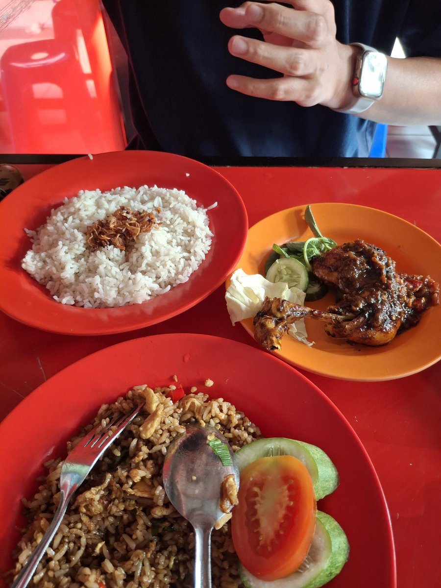 maxx_lee23's tweet photo. Nyamm nyammm https://t.co/q9BEtnlUPd