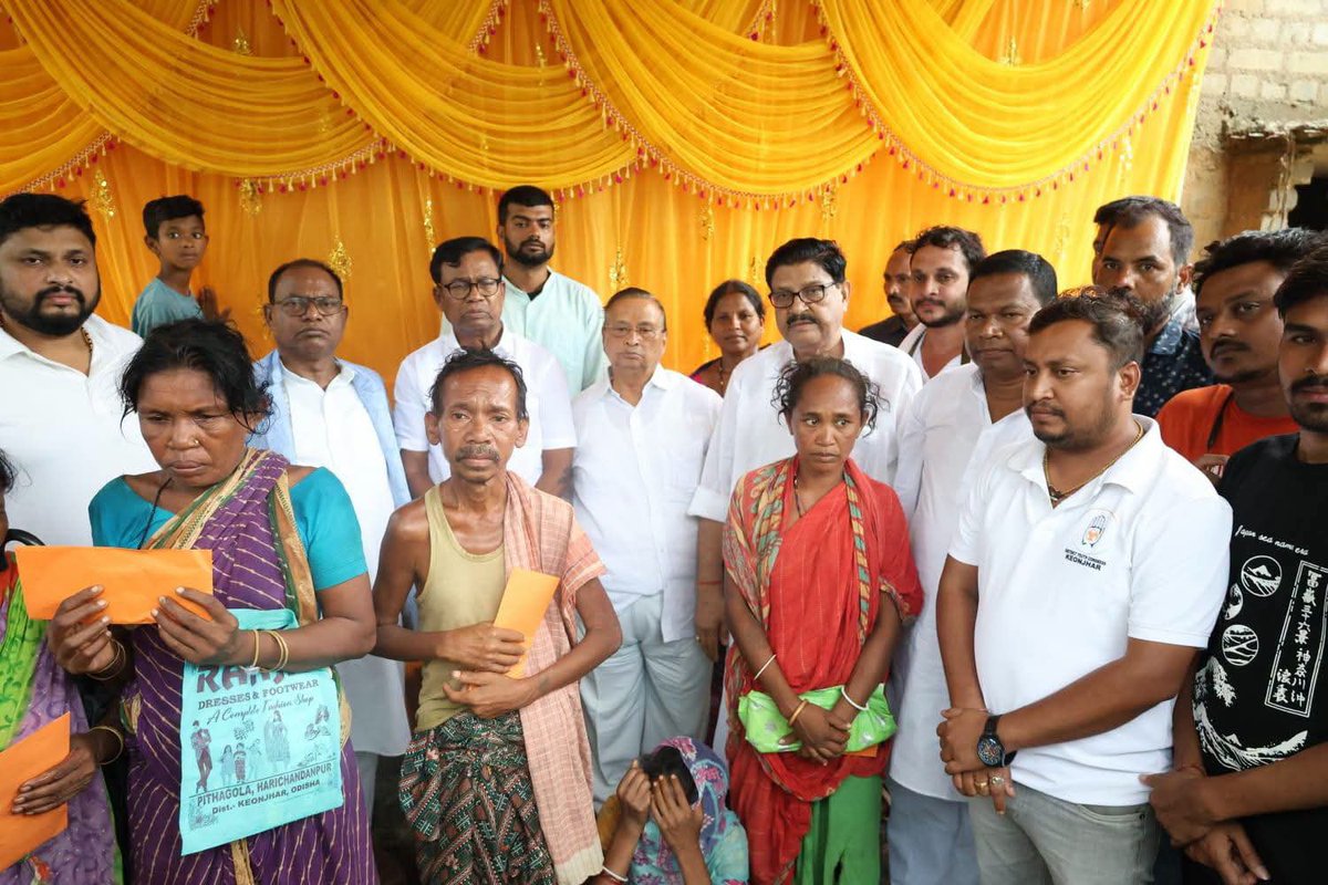 BhaktaCharanDas's tweet photo. Visited Keonjhar along with senior Congress leaders to meet the families of 14 Juang tribal girls who lost their lives in the Tamil Nadu gas tragedy. This tragedy reflects the govt’s failure to prevent distress migration. Ex gratia alone is not enough, the govt must protect our tribal girls, ensure justice and create sustainable livelihoods.