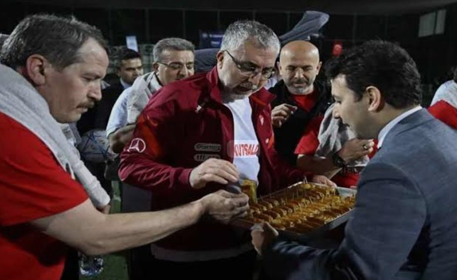 Derya_Dercan's tweet photo. Enflasyon 17.76 belirleniyr memurun alacağı zam or %13,52
@MemurSenKonf ve @kamusen nin en son toplu sözleşme görüşmelernde oynadıkları oyundan dolayı
Halen sayıları milyonun üzernde olan üyeleri memrlar
hele de @kaMUhendisleri
sizler de sorumlusunz
#memur
@MuhTekBuro
#muhendis https://t.co/GLsV496has