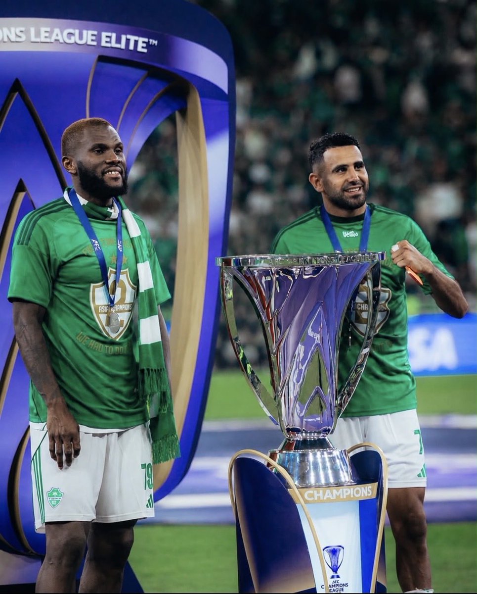 FAMK98's tweet photo. اخيراً نادي سعودي قدر يطلَع نجومه الاجانب في الوقت المناسب قبل ماتنزل مستوياهم (غير الهلال) الوحيد الي كان قادر يسويها ولسنوات متواصله

محرز وكيسيه راح يطلعون من الأهلي وهم ابطال ومحبوبين من قبل الجمهور ، على عكس العاده في دورينا يحلبون اللاعب لين يطيح مستواه ويكرهه الجمهور وينسف كل اللحظات المميزه للاعب معهم

من يعتقد ان تعويضهم سهل فهو واهم، تقدر تعوضهم فنياً بلاعبين بمستويات متقاربه منهم لكن الصعب هو تعويض شخصياتهم الكبيره في لحظات الشك والمباريات الكبيره وثباتهم فيها.
