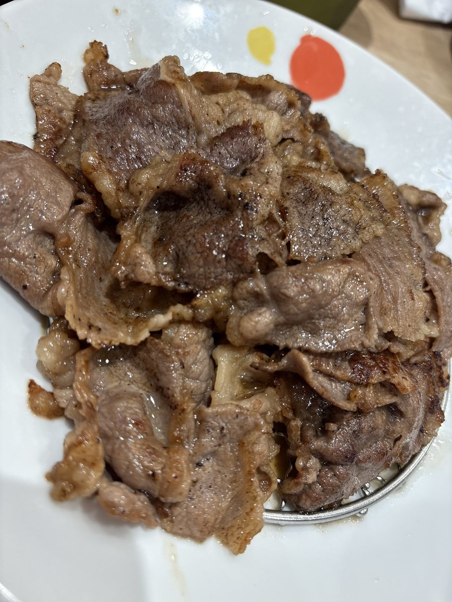 hamtarou328's tweet photo. この時間にカルビ定食美味すぎる🍚🍖🍖🍖 https://t.co/oSsc9mTckX