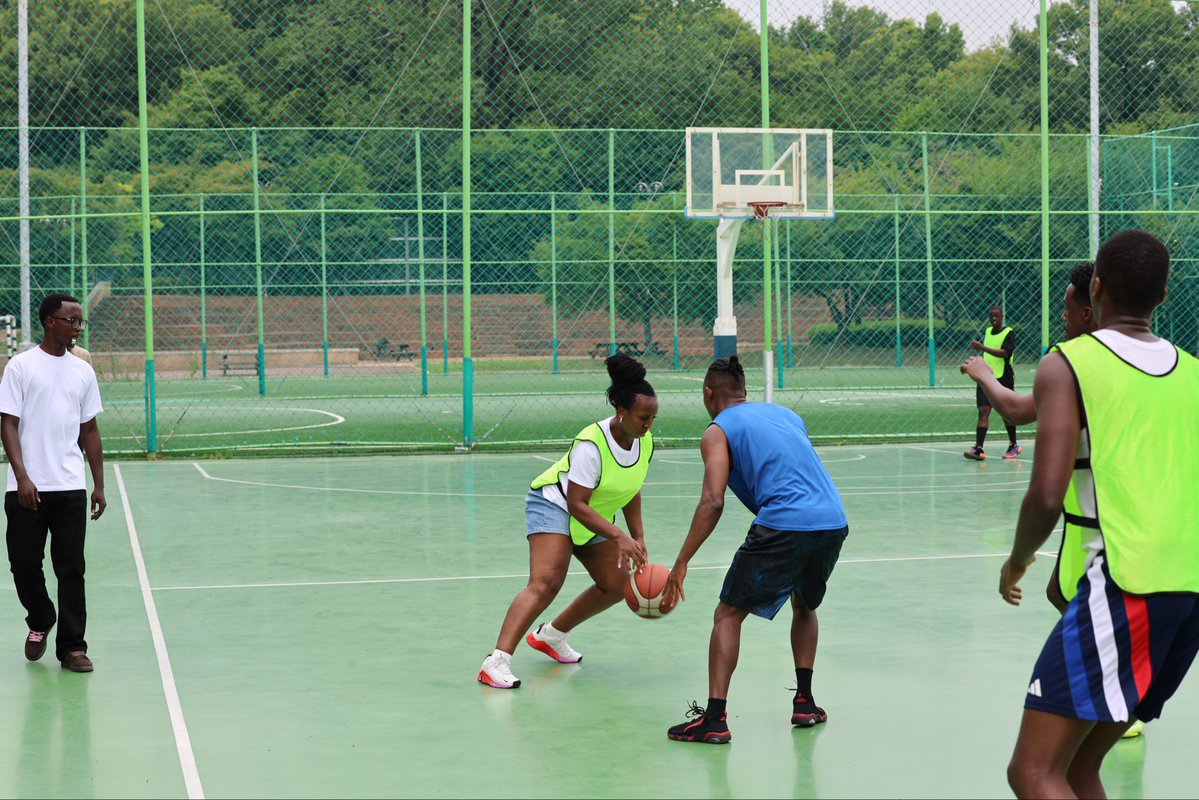 RwandainKorea's tweet photo. As part of the Kwibohora 32 celebrations, the Embassy of the Republic of Rwanda in the Republic of Korea and the Rwandan Community in South Korea came together for a friendly basketball tournament that promoted teamwork, unity, and community spirit.

The event provided an opportunity to celebrate Rwanda’s liberation while strengthening the bonds that unite Rwandans living in korea
——

주한 르완다대사관과 한국 거주 르완다 교민사회는 르완다 해방 제32주년(콰이보호라 32) 기념행사의 일환으로 팀워크, 단결, 그리고 공동체 정신을 함양하는 친선 농구 대회를 함께 개최했습니다.

이번 행사는 르완다 해방을 기념하는 동시에 한국에 거주하는 르완다인들 간의 유대를 더욱 강화하는 뜻깊은 계기가 되었습니다.

@RwandaMFA @RCA_SouthKorea @Rwanda_Sports @RwandaYouthArts
