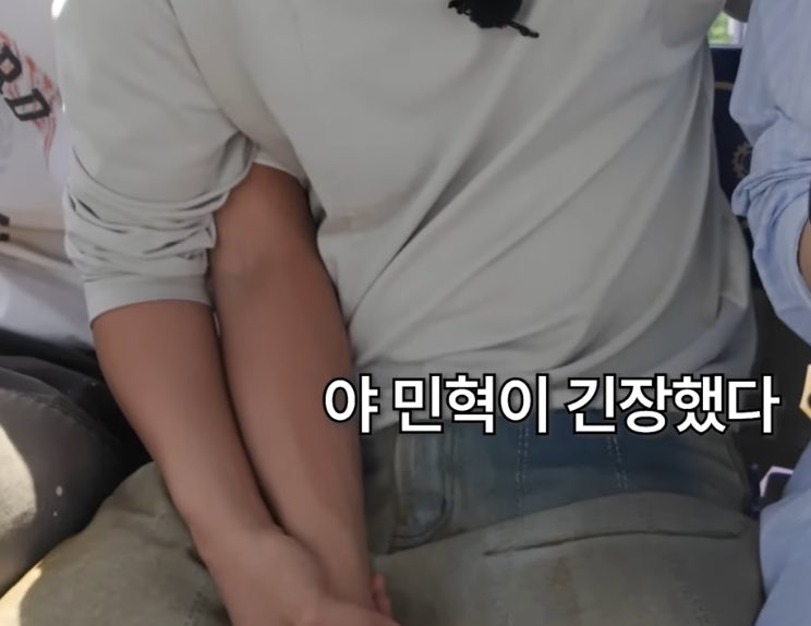 nuguayo's tweet photo. 대사
팔뚝 굵기
손 위치
전부 다 불미스러워서 성인용콘텐츠로 신고해버릴거임 https://t.co/Qwhi3nwKZX