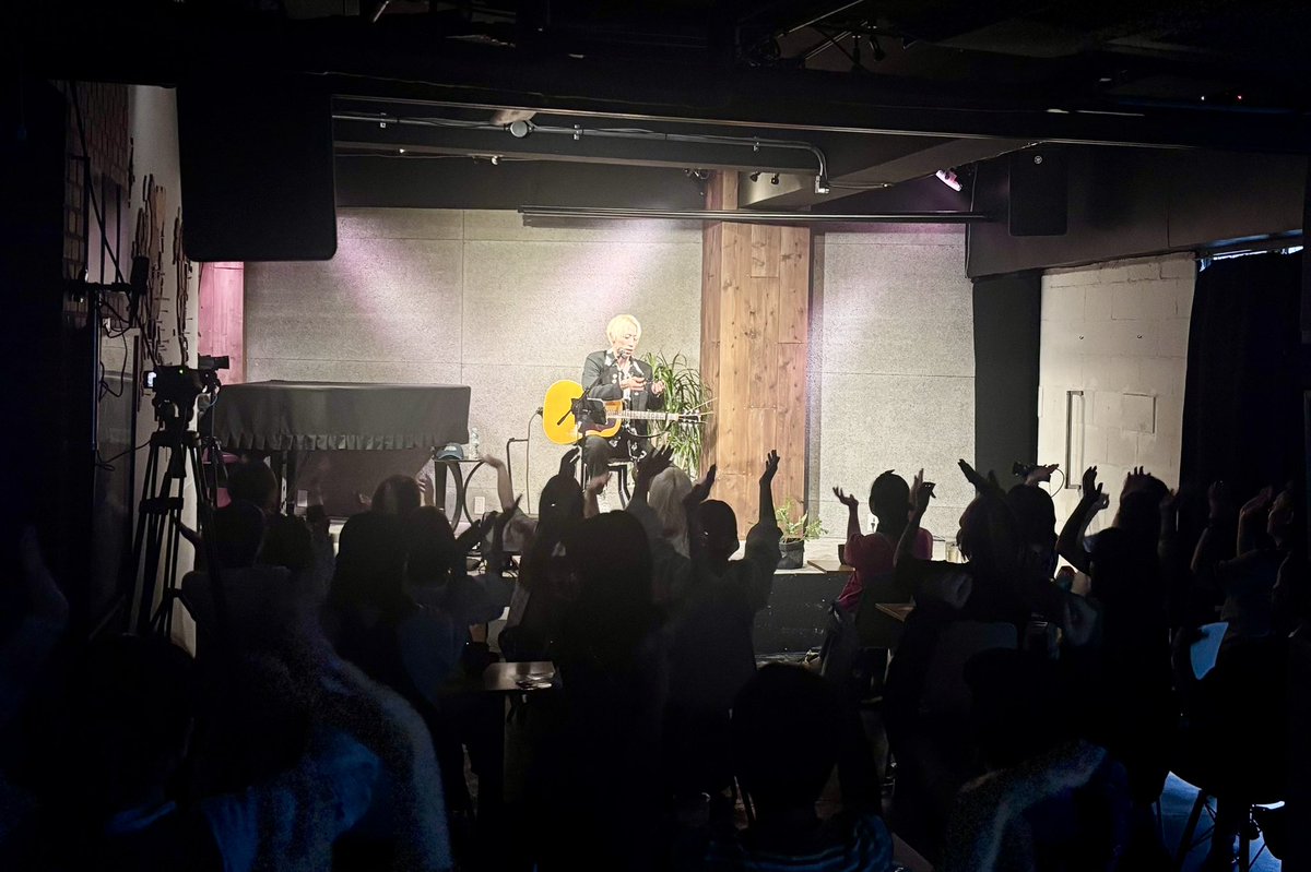 caramelpacking's tweet photo. 東京1日目ワンマン「王子とTAROO」
新しい音源を含むオケ数曲に、絶妙なバランスで弾き語りを織り交ぜた今日だけのセットリスト🎁
そのバランスからなのか、東京だからなのか、会場の雰囲気からなのか、いつもとはまた違うおもしろさがあるワンマンライブでした👏🏻
📡 https://t.co/CGHNwpADRG

キャップも沢山手に取っていただきありがとうございます🧢✨
東京に持って来た分はブラック完売、他のカラーは大体残り1つずつです🙌🏻

明日と同じ会場で昼夜2マン▶︎https://t.co/zat1uWf6Pf