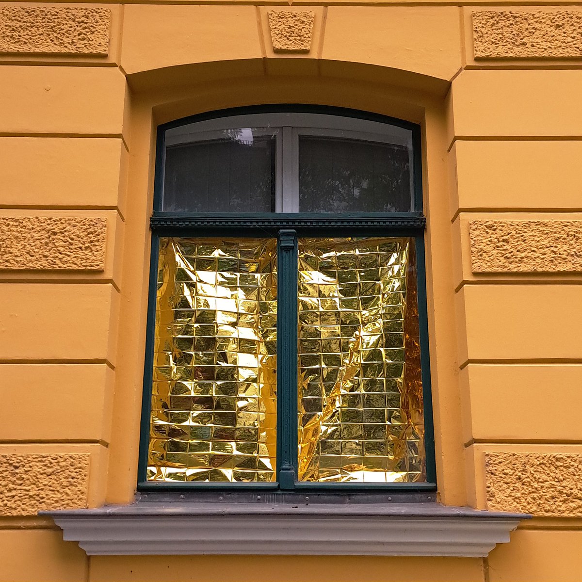 GuddySmith's tweet photo. Zum heutigen 4. Juli 2026 in Erfurt haben wir unser Fenster etwas dekoriert. https://t.co/JIOT9qYPHI